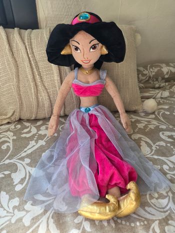 Peluche jasmine Disney Store officiel 