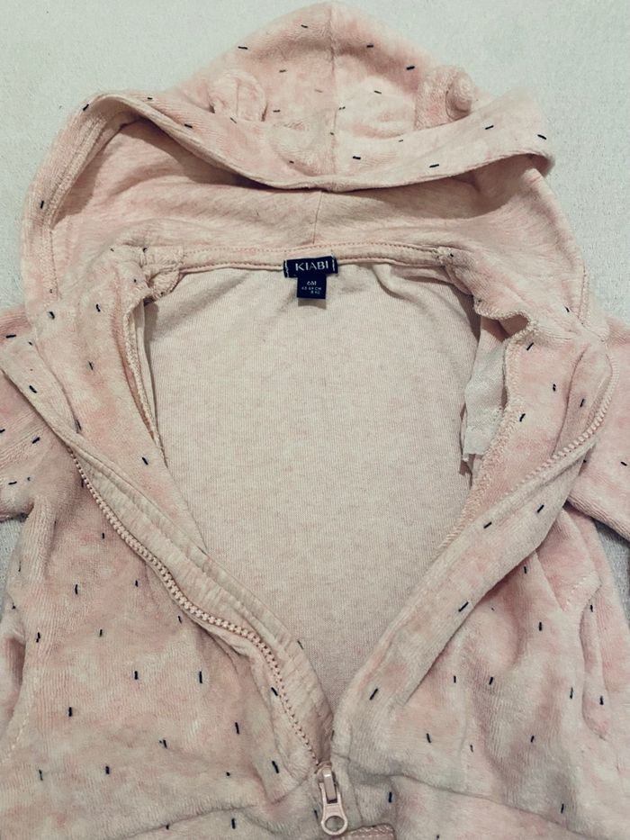 Gilet à capuche fille 6 mois – Kiabi – Rose doux avec motif mignon – Très bon état - photo numéro 3