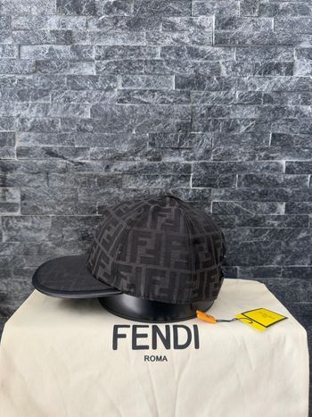 Casquette fendi