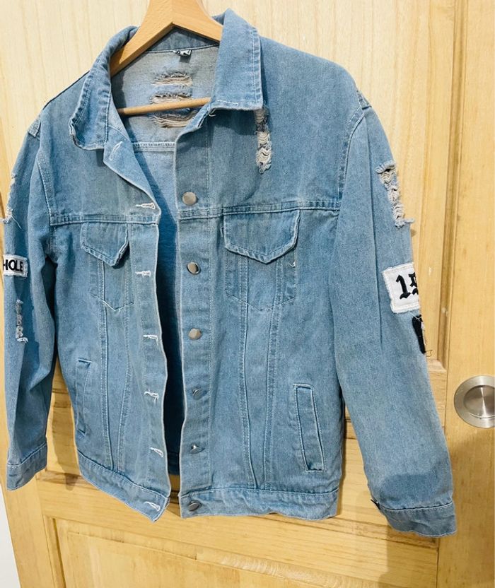 Veste en jean destroy customisée “Where is my mind?” originale, bleu clair - taille S - photo numéro 2