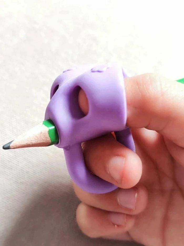 Correcteur de posture d'écriture en silicone souple - photo numéro 2