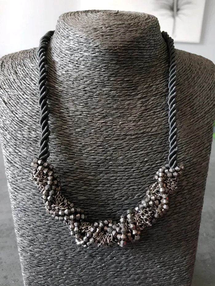 Collier fantaisie
