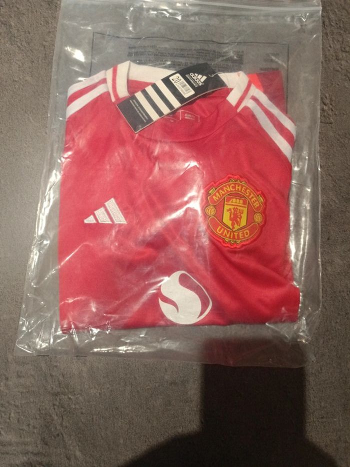 Tenue foot Manchester United rouge. T.20 - photo numéro 5