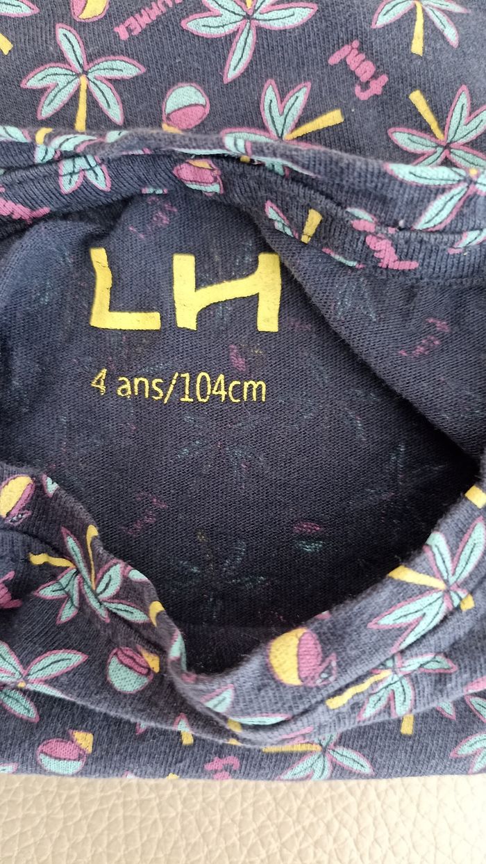 Petite robe pour petite fille de quatre ans - photo numéro 5