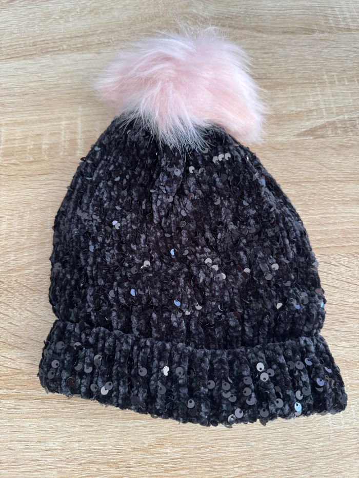 Bonnet noir pompon rose neuf Claire's