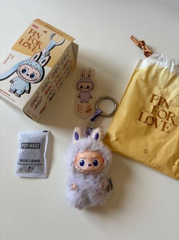 PopMart Labubu The Monsters Pin For Love « E »