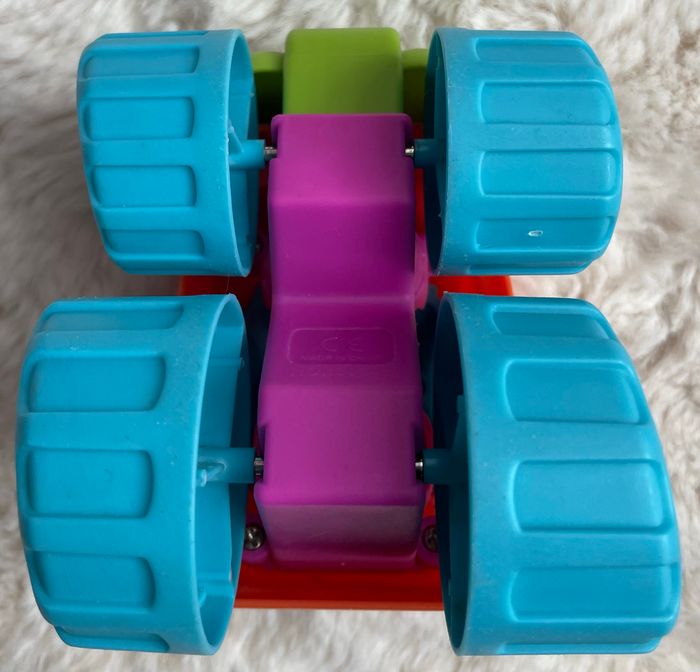 Voiture monster truck - photo numéro 2