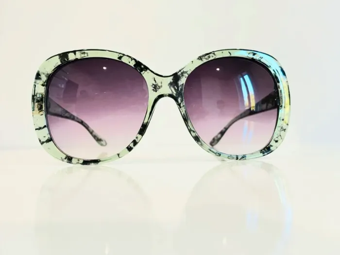 Lunette de soleil femme verte marbré verres dégradés uvprotection catégorie 3 - photo numéro 2