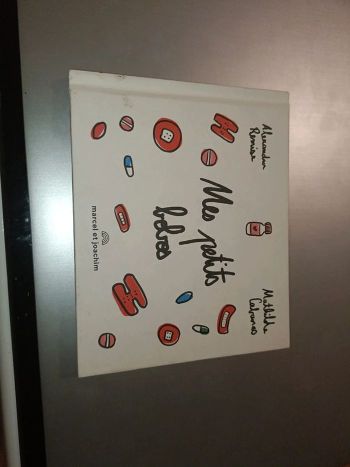 Livre " mes petits bobos"