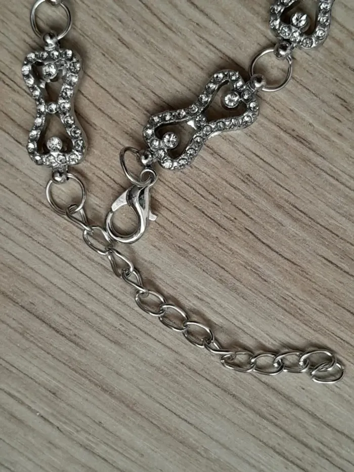 Bracelet avec strass, plaqué argent, porté par Caroline Forbès dans Vampire Diaries - photo numéro 4