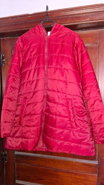 Doudoune a capuche mi saison. Taille 50/52