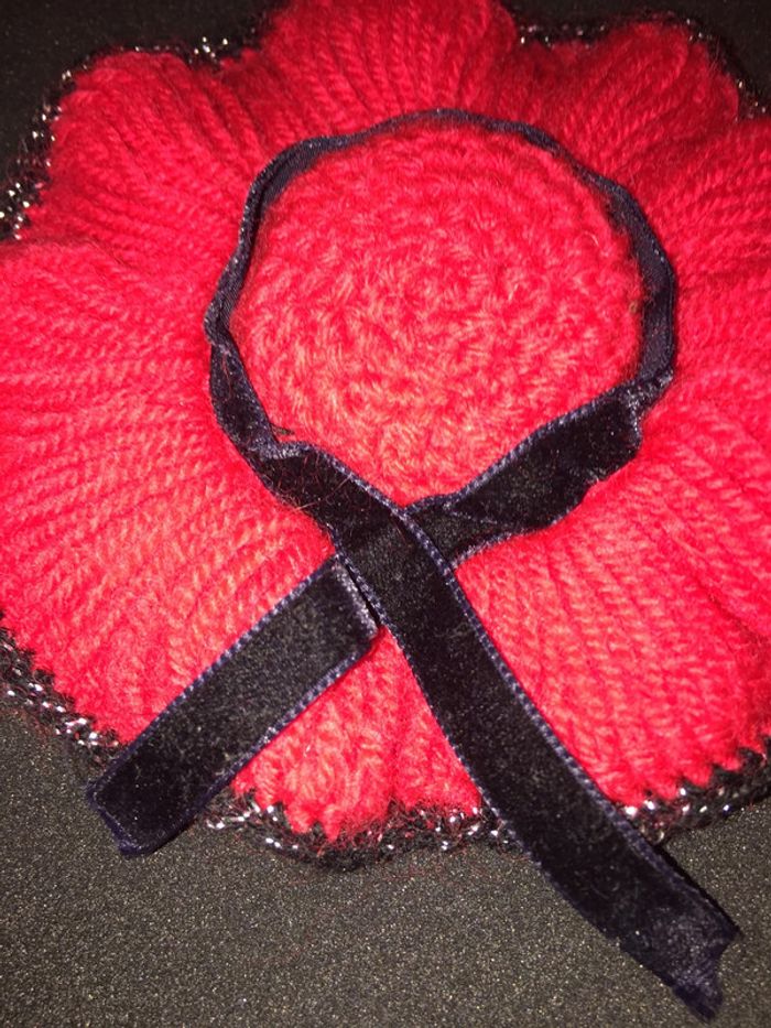 Vintage chapeau rouge en laine pour poupée - photo numéro 2
