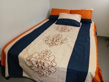 Drap de lit avec 4 taies d'oreiller