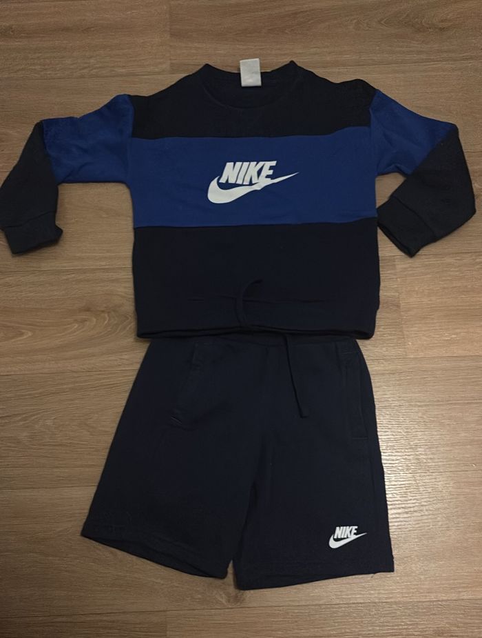 Nike ensemble 7/8 ans