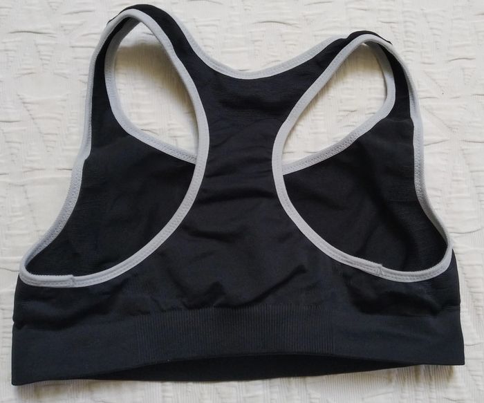 Brassière sport taille XS - photo numéro 2