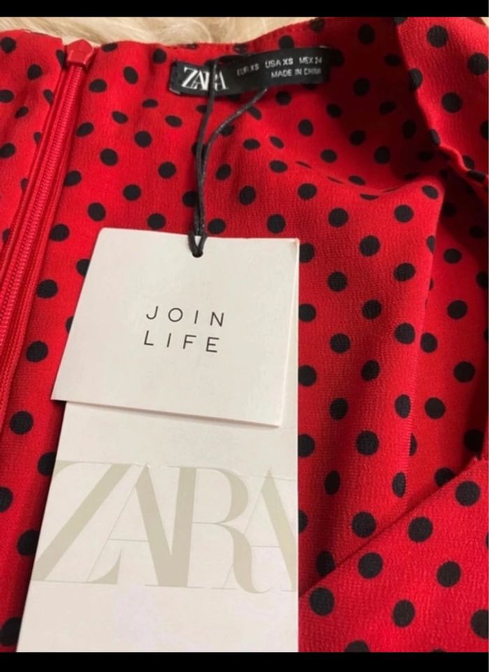 Robe à pois rouge et noir Zara Taille XS / 34 Neuf avec étiquette - photo numéro 2