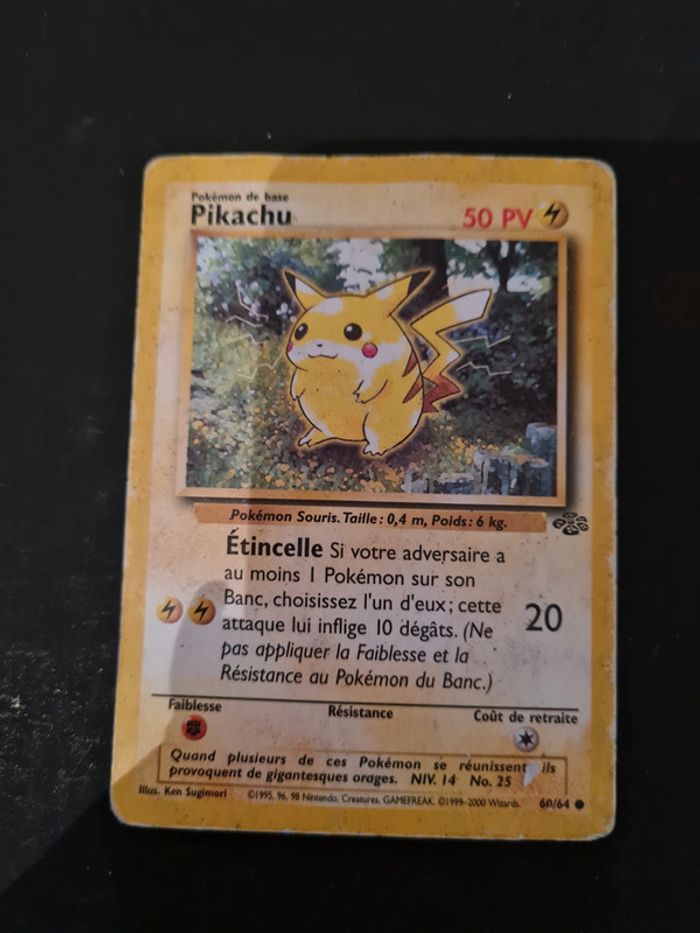 Carte pokémon pikachu 60/64