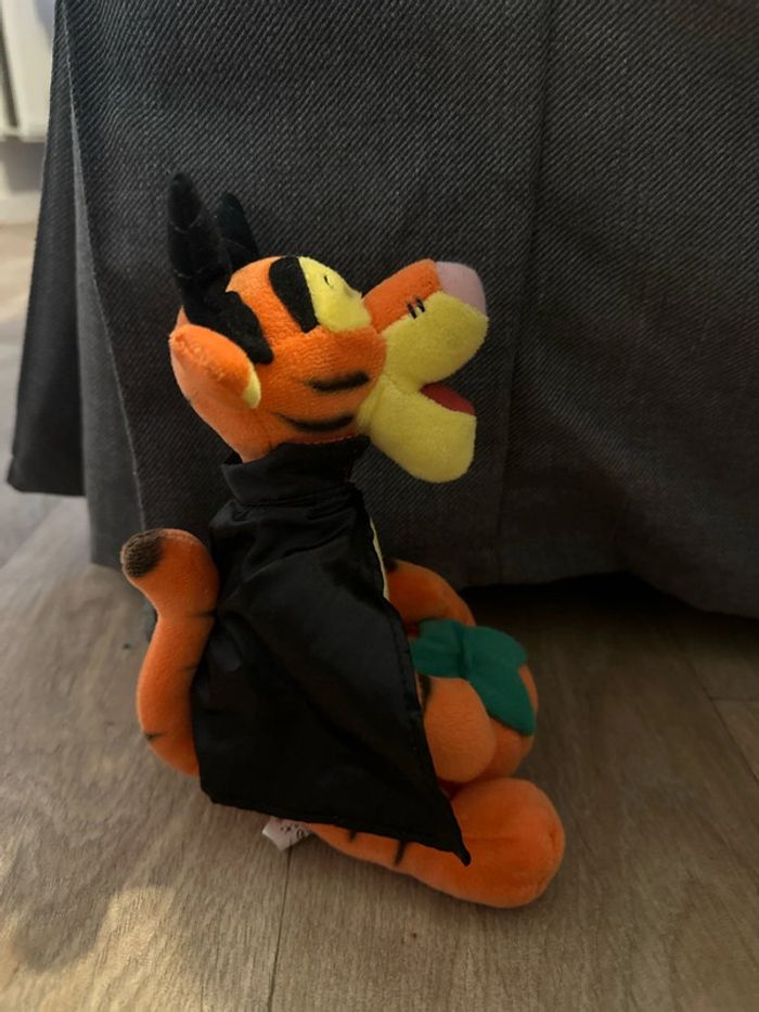 Peluche collection vintage Disney Tigrou Halloween - photo numéro 2