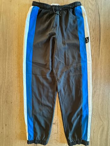 Pantalon de jogging Nike taille M 10-11 ans neuf avec étiquette