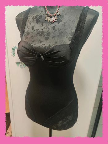 Joli body dentelle taille 1