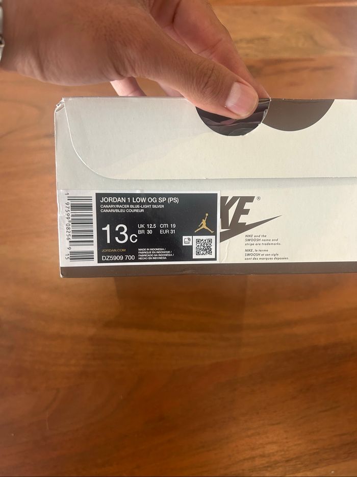 Jordan 1 Travis Scott taille 31 - photo numéro 7