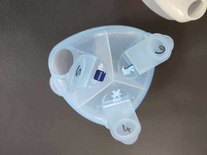 Lot deux boîtes doseuses lait bébé MAM - photo numéro 9