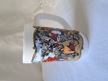 Chope Grande tasse mug en verre opaline blanc motifs danse folklorique