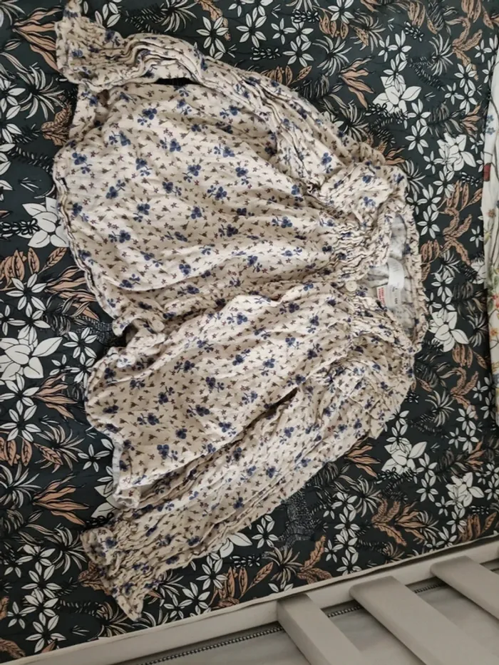 Chemise manches longues Zara 104cm beige à fleurs bleues - photo numéro 2