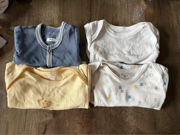 Lot de 4 bodies manches courtes 3 mois