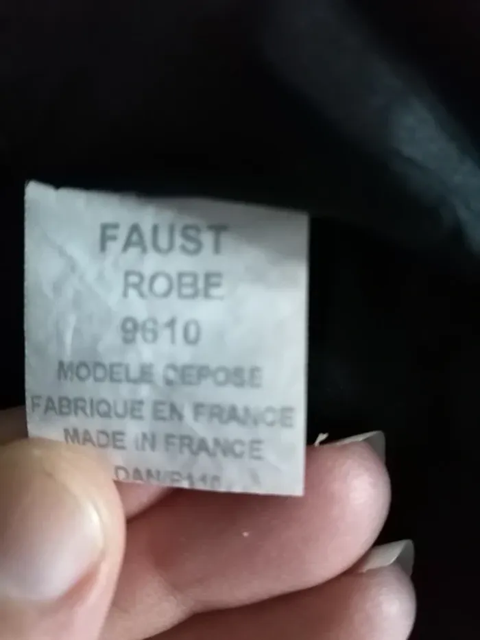 Robe noire Faust 38 - photo numéro 5