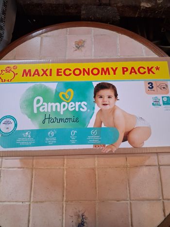 Paquet neuf 96 couches Pampers Harmonie