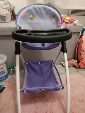 Chaise haute pour poupée