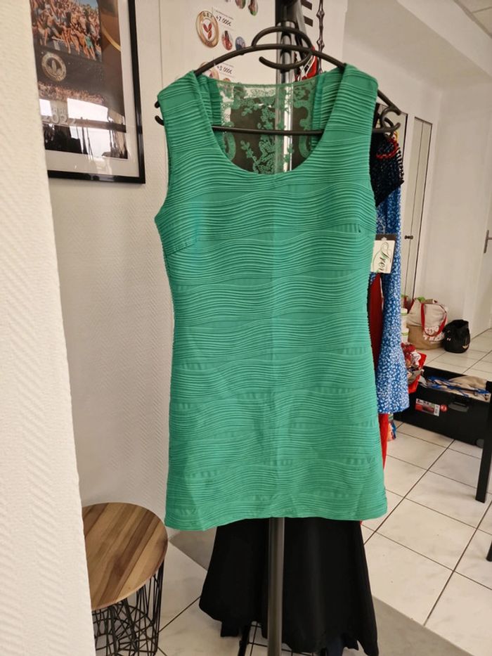 Robe courte dos ouvert