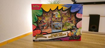 Pokémon coffret collection avec pin's deluxe - 1er partenaire - héros transcendants ME 2.5