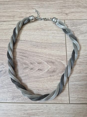 Collier argenté torsadé neuf