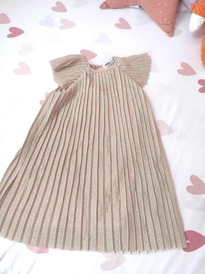 Robe couleur champagne avec paillettes - Comme neuve - 24 mois - Gémo - photo numéro 5