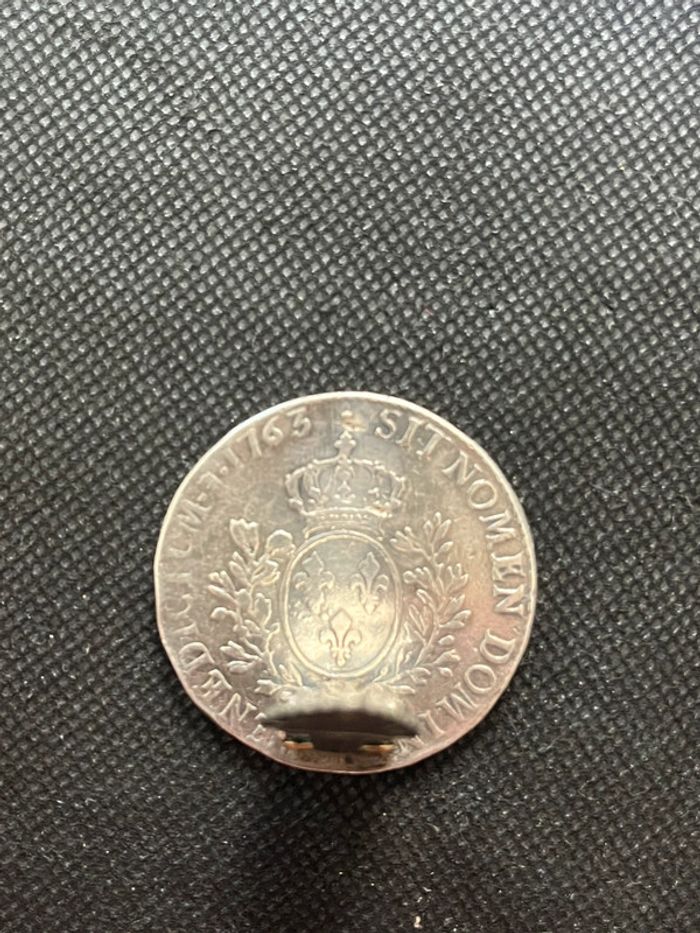Belle monnaie écu Louis XV 1763 R en argent montée en épingle TBE - photo numéro 3