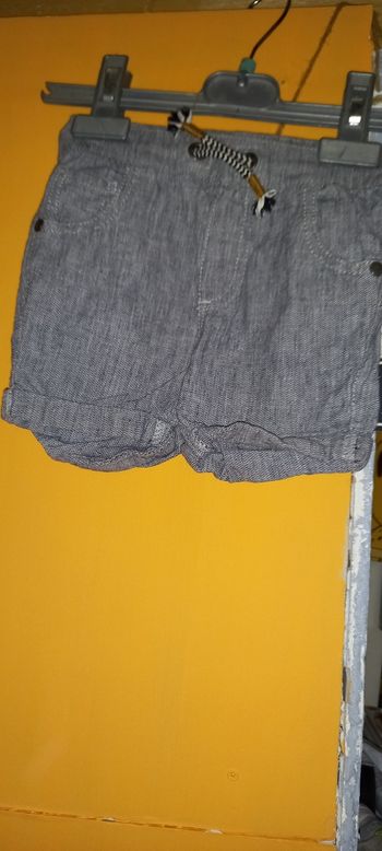 Short next 12 18mois taille comme un 18mois