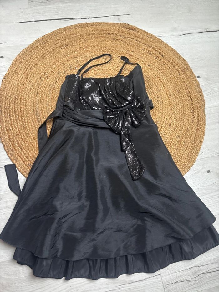 Robe noire sequin