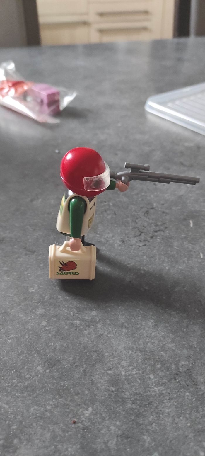 (A44) Playmobil chasseur de dinosaures avec valise - photo numéro 2