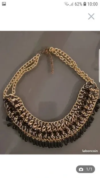 Collier femme. doré. Noir. 46 cm Très bon état