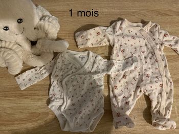 Ensemble body et pyjama à fleurs
