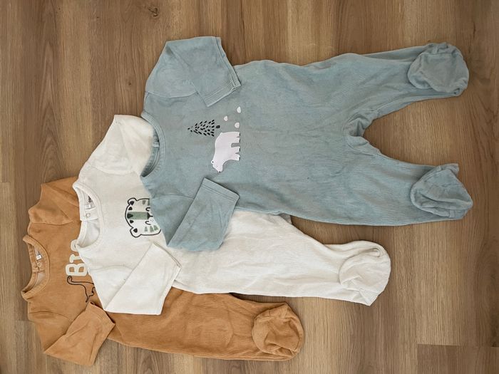 Lot pyjamas 12 mois