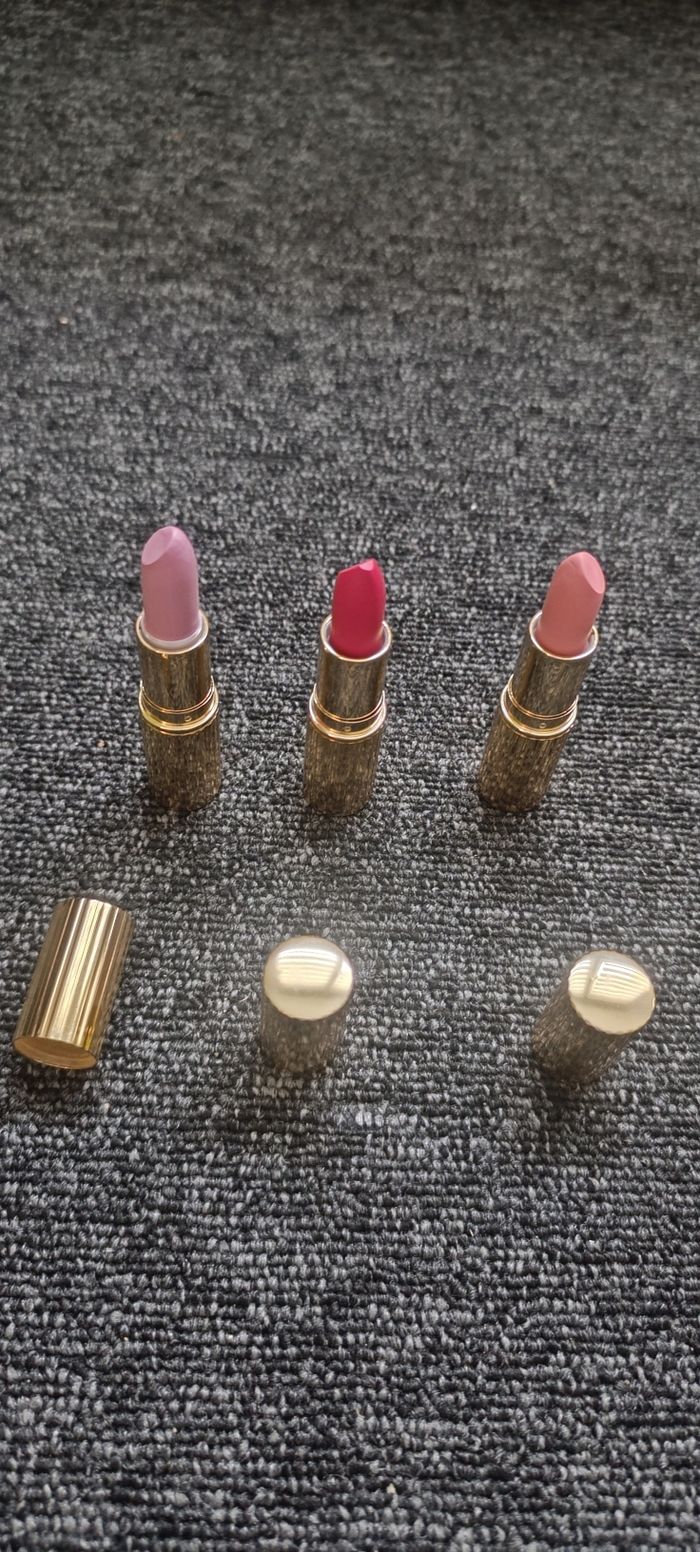 Lot rouge a lèvres neuf - photo numéro 3