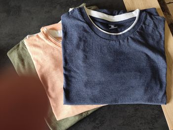 Lot 3; tee shirtd