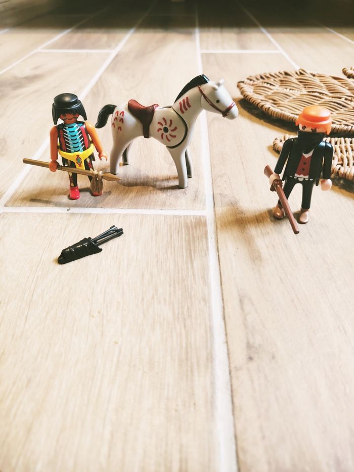 🐎Playmobil lot de figurines Indien, cheval et voleur cow boy western n*1