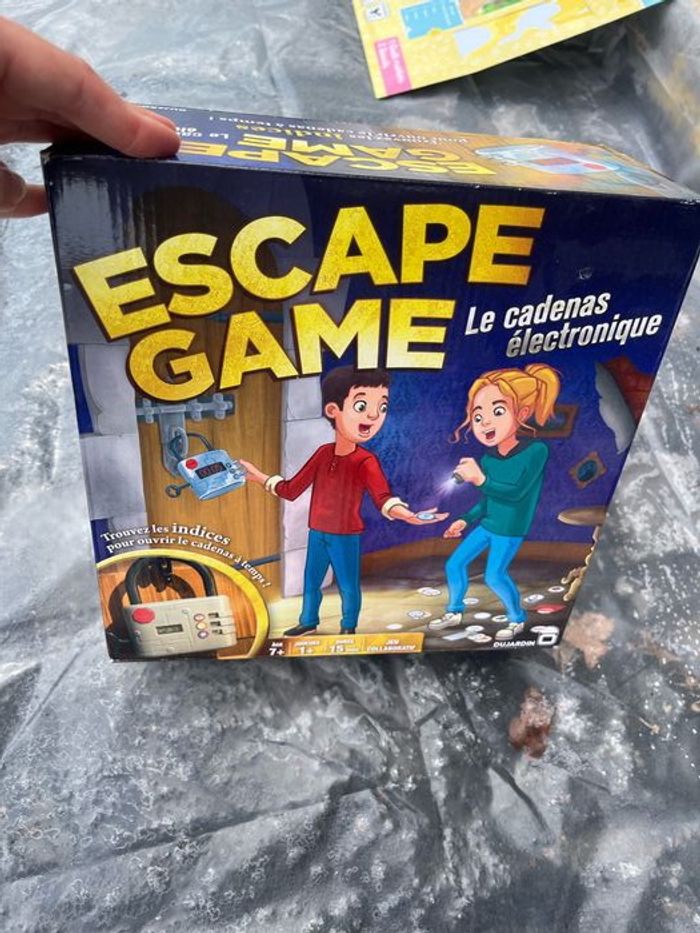 Jeu escape game très bon état voir état neuf
