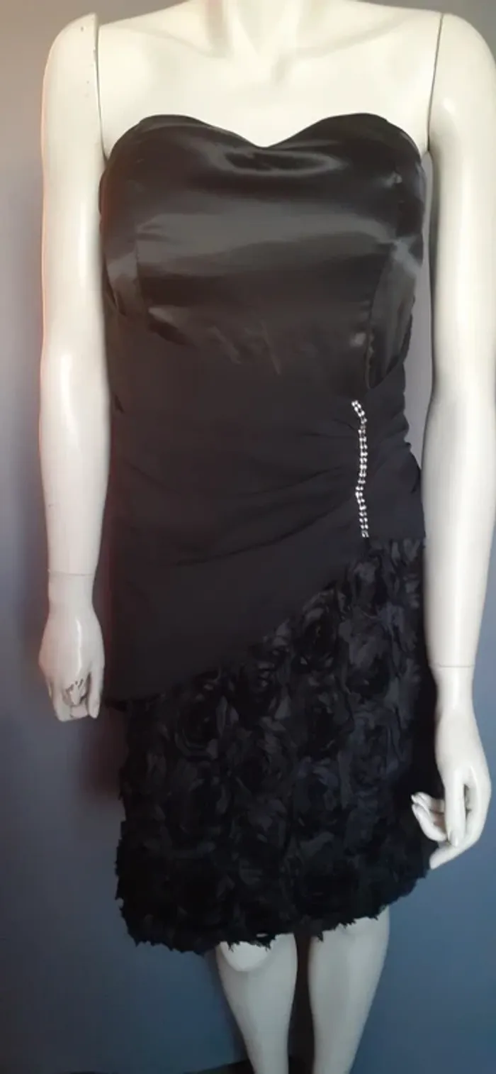 Jolie robe de cocktail. - photo numéro 2