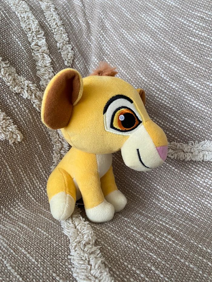 Peluche doudou 20cm Disney le roi lion Simba jaune très bon état - photo numéro 2