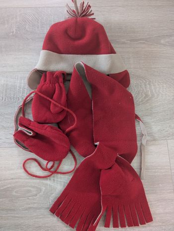 Ensemble bonnet/gants et écharpe 